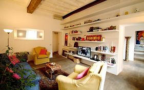 Trevi Fountain 2Br Apartment